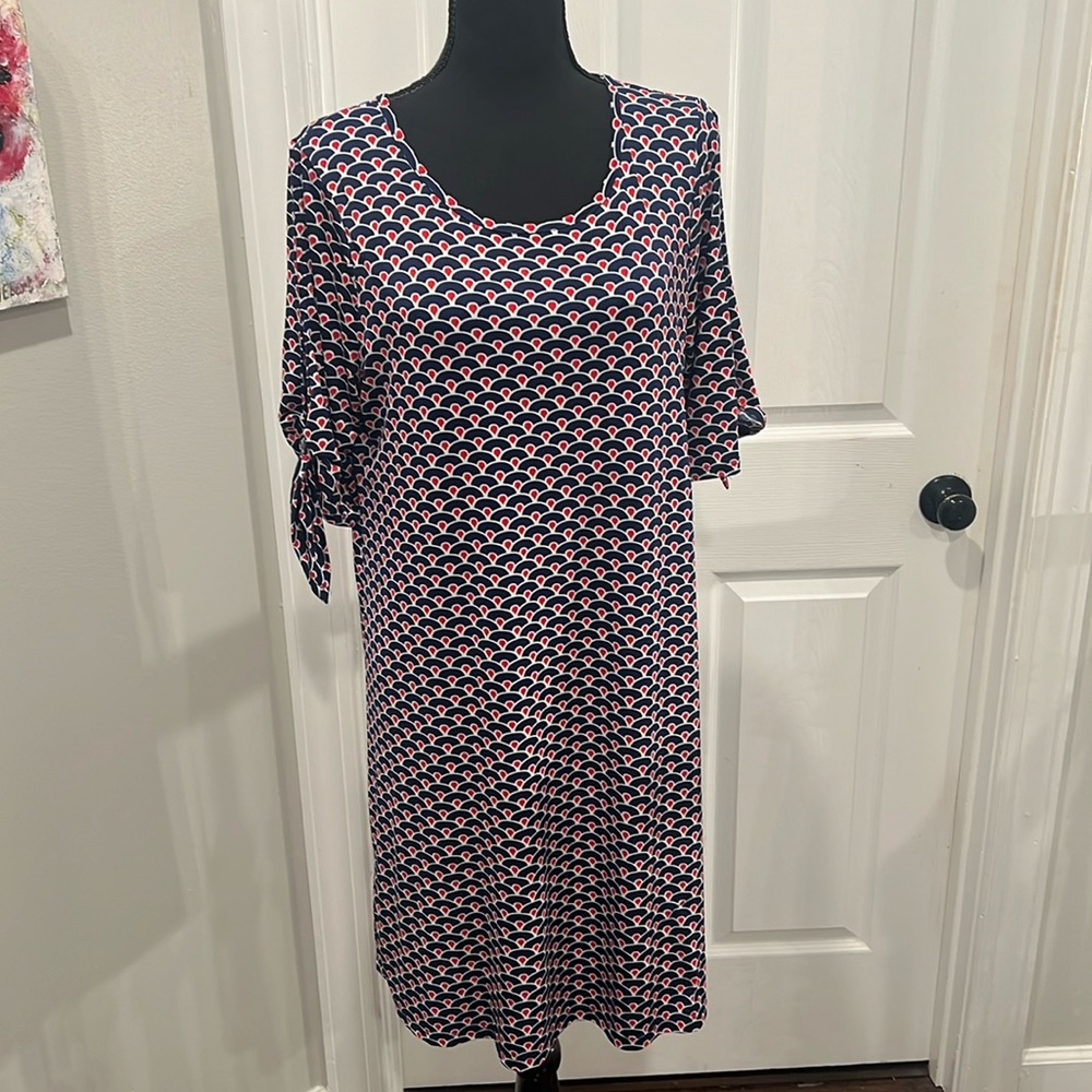 Lightweight Geometric split sleeve dress